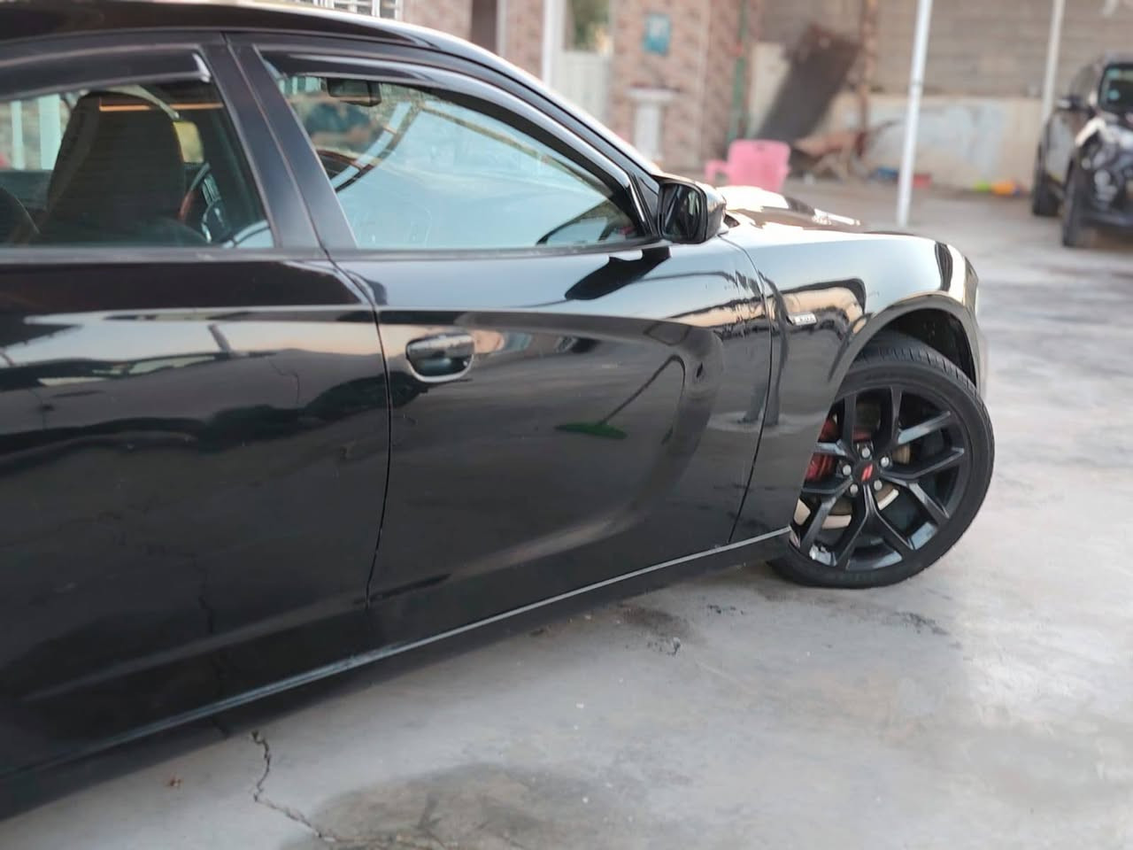 سلام عليكم للبيع جارجر وارد كندي ٢٠١٦ اصل سياره بيها صبغ جاملغ امامي بدون دواخل أو شواصي
رقم بغداد بسمي مواصفات Sxt فول عده الفتحه سياره تو ويل محرك 6 سلندر سياره ماشيه 117 الف  دخول ذكي تشغيل عن بعد مثبت سرعه شاشه كبيره وكامره خلفيه كشنات حضن وكهرباء حساس امامي خلفي ثلاث بصمات تخم تاير جديد صدر امامي خلفي جديد منضومه تبريد كامله منضومه زنون اصلي وكاله مكاني ديالى شهربان ***********
