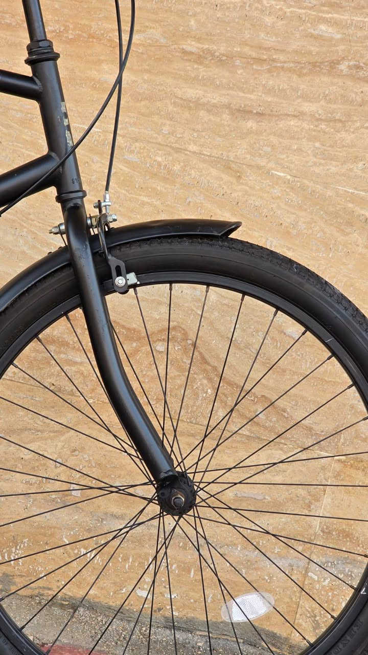 السلام عليكم ورحمة الله وبركاته 🌹
🚲 دراجة هوائية للبيع – كلاسك وأوزان ثقيلة 💪  باله اصلي غير مستخدم شرط الفحص والنضافه والظمان 
🔹 الحجم: 26 🔹 تتحمل الأوزان الثقيلة 🔹 تاير عريض 🔹 تايرات كتان 🔹 سلاسة عالية بالمشي 🚲 🔹 وضع شركة 🔹 النظافة:  95 100% 🔹 اللون: أسود مطفي 🖤 🔹
 مقعد طبي اصلي ضخمة جداً 🔹 تصعد حد أقصى لطول 190 سم
📍 العنوان: كربلاء – طويريج 🚚 تتوفر خدمة توصيل لجميع محافظات العراق 🇮🇶 📞 للاستفسار أكثر: خاص أو على الرقم ***********
