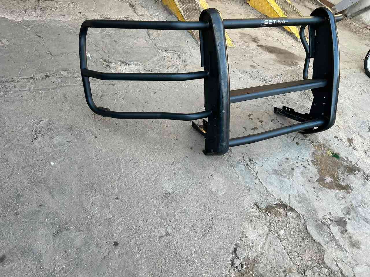 سلام عليكم
درع بوليسي 
زوج ويل وزوج تاير حجم 20 بوليسي 
***********

