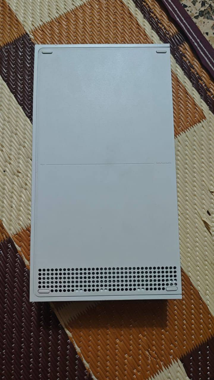 السلام عليكم،
للبيع إكس بوكس سيريس اس (Xbox Series S) نظيف حيل وأخو الجديد، استخدام قليل وبدون أي عطل أو شخط.
الملحقات:
 * يده أصلية نظيفة جداً.
 * جهاز UPS.
* بي لعبه فورزا 6 
الجهاز تجي تشوفه تقتنع بي يله تاخذه
السعر: [490] ألف وبي مجال
المكان حله شارع 60 مجاور ماكولات ابو طيبه / للتواصل: [***********]
