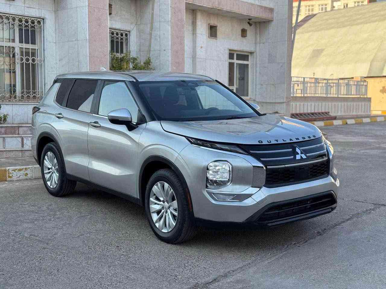 Mitsubeshi outlander 2025 s awd

سيارة زيرووو فقط ماشية ٩٥ ميل 👌 
ثلاث قطع و نص صبغ 
دبل اكسن و 7 راكب و شاشة كبير و كشنات هيتر
شرط ترقيم اربيل دهوك سليمانية

سعر 🔥 159 ورقة و مجال
مكان عقرة "ئاكرئ"
واتس اب و كورك *********** اكر, نينوى
