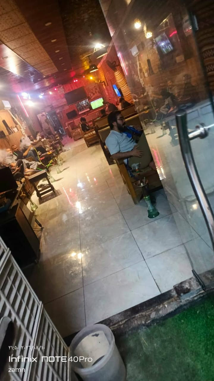 كوفي للبيع عنوان شارع كوفه نجف مجاور بابا بركر طابق ارضي جاهز من كل نواحي اوقات العمل ٢٤ ساعه المكان شغال خير من الله مباشر عله شارع العام  للاستفسار ***********
