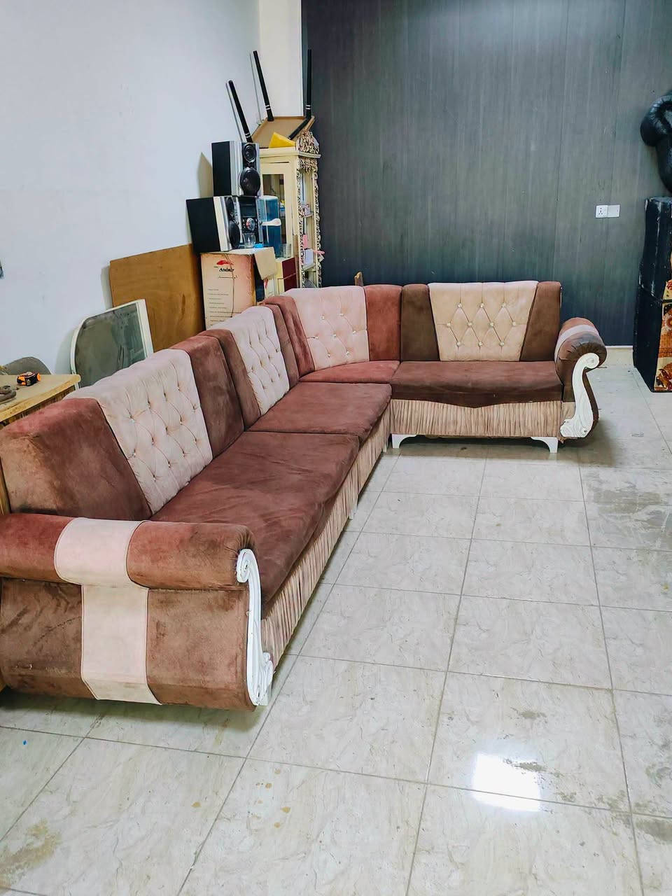 السلام عليكم ديوان 5 امتار للبيع  بسعر مناسب جدآ 50   مكاني كركوك حي النداء  اتصال على الرقم ***********
