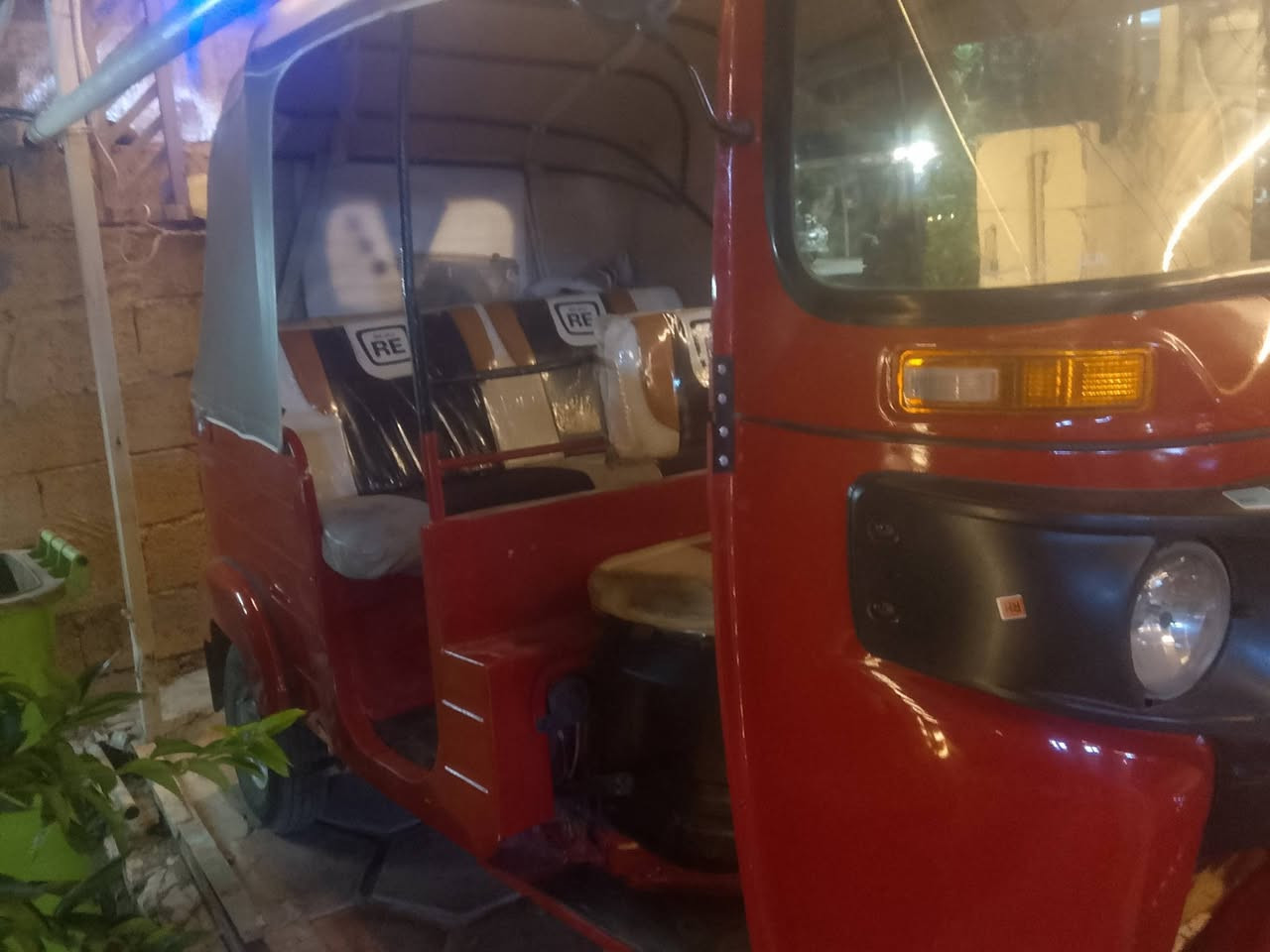 السلام عليكم تكتك موديل  2018 شهر 12 
تكتك كايمه ومصبوغا عام جماليه وطخه بل لغد 
مكاني بغداد السعر 5200 رقم ***********
