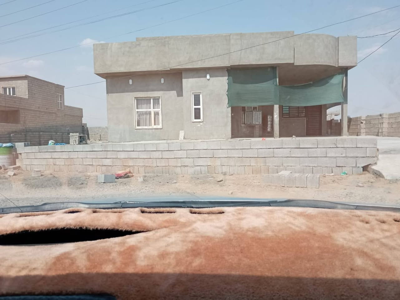 بيت للبيع بعرب روتانا يبعد عن الشارع الرئيسي 50 متر بناء حديث مساحه الارض 450متر  مساحه البناء 180 جاهز كامل واصل جميع الخدمات للاستفسار اكثر الاتصال ***********
***********
