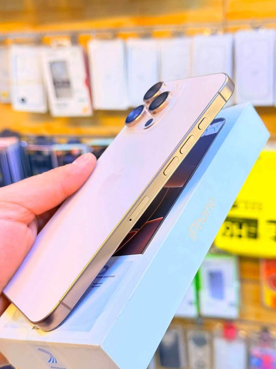 ايفون 16برو ماكس ذاكره 256بطاريه 96‎%‎جهاز اخو جديد زلغ واحد مابي وتر بروف جهاز بمعنه كلامه نضيف هوه جديد سوه لا مفتوح ولا مصلح عربي شرق اوسط اصلي ماستر ملحقات كامله 
سعر 1350الف قفله من الاخير 
بغداد البياع 

***********
