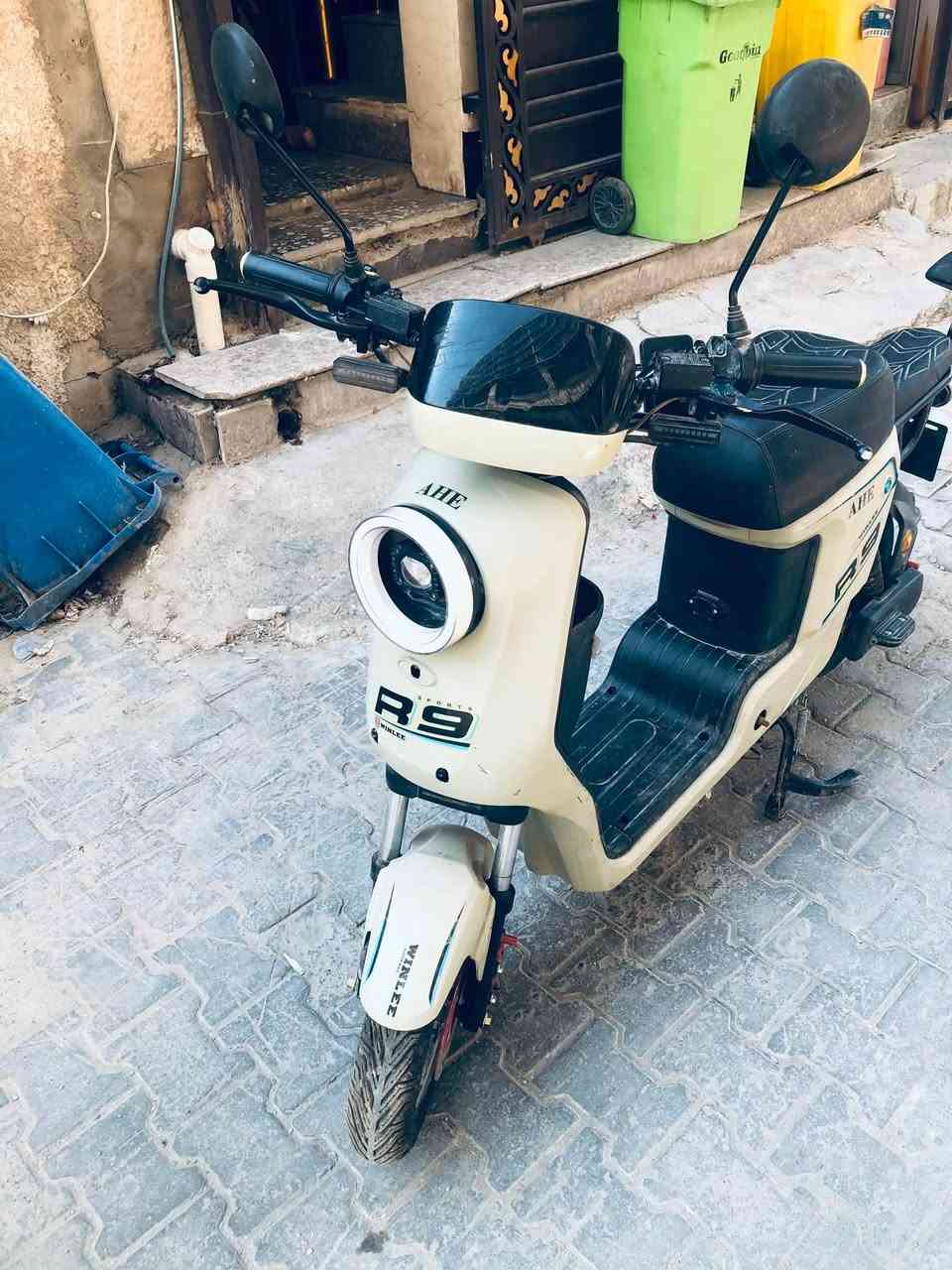 دراجه ار 9 دراجه نضيفه مستخدمه شهر واحد بس بيها عطل بطاريات: سعر دراجه  300الف  مكان لاعظميه قرب مستشفى النعمان لاستفسار واتساب ***********
