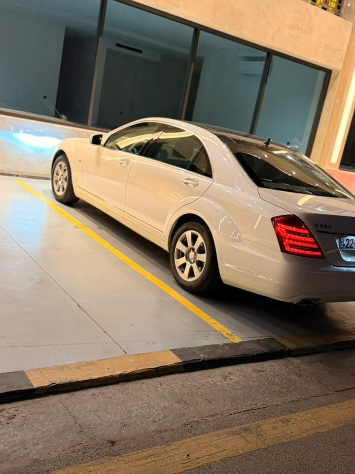 السلام عليكم مرسيدس S350 2012 للبيع وكالة خليجي محرك 6 سلندر CGI رجاءا لتقارنوها بالوارد ياباني او امريكي لو داخلة حديدة و مترقمة 
السيارة وكالة اربيل بدون صبغ كفالة عامة من البارد والفتح و الصبغ و الشخط كير محرك كهربائيات تبريد كلة كفالة من دعامية للدعامية وضع شركة بصمتين ملحقات وكالة جميعها بيها 
فول مواصفات 5 بردات كهرباء 5 بصمات فتح ابواب تحكم كشنات خلفية كهرباء و تكدر تتحكم بالكشن امامي ايضا من الكشن الخلفي كشنات امامية فول تحكم و تدفئة و تبريد ناظور ليلي جكات كهرباء ردارات كروسات سرعة بعد كلش هواي مواصفات جناي يعرفها (ملاحظة جلد الكشنات بلادي خالي من التصليح او دوشمة ) 

السعر 285 وبيها مجال 

العنوان بغداد 

***********
