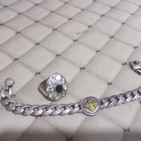 اسوار او محبس للبيع قفلهن 200 الف وزنهن كلش ثقيل رقم الهاتف 0776133020...