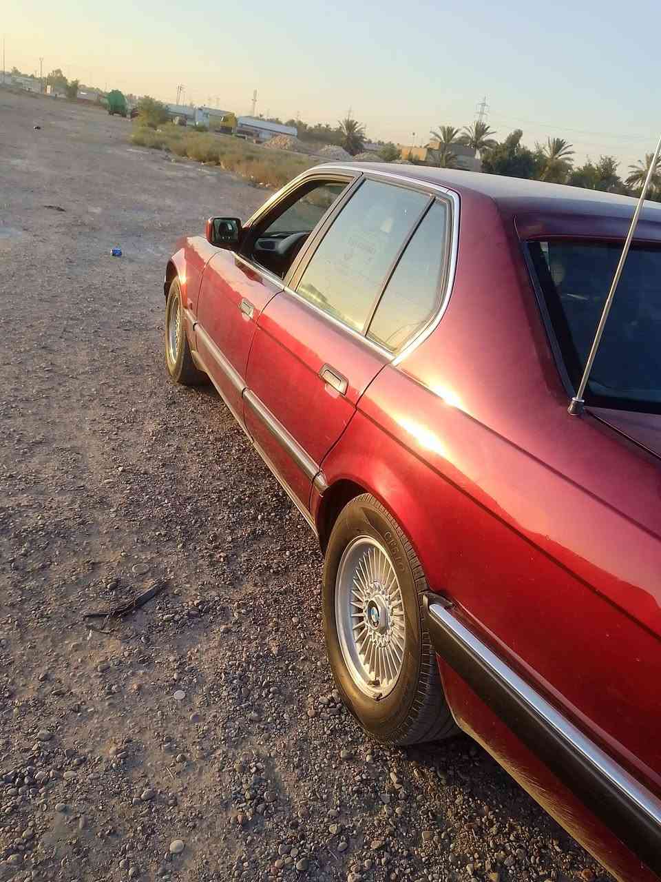 السلام عليكم بي ام دبليو موديل 90 مكينة وكير جديد كهربائيات كلها شغالة تبريد ثلج مكفولة كفالة عامة من الضربة والطخة مصبوغة صبغ عام للجمالية فقط  عنوان بغداد سعر السياره 65وبيهة مجال ***********

