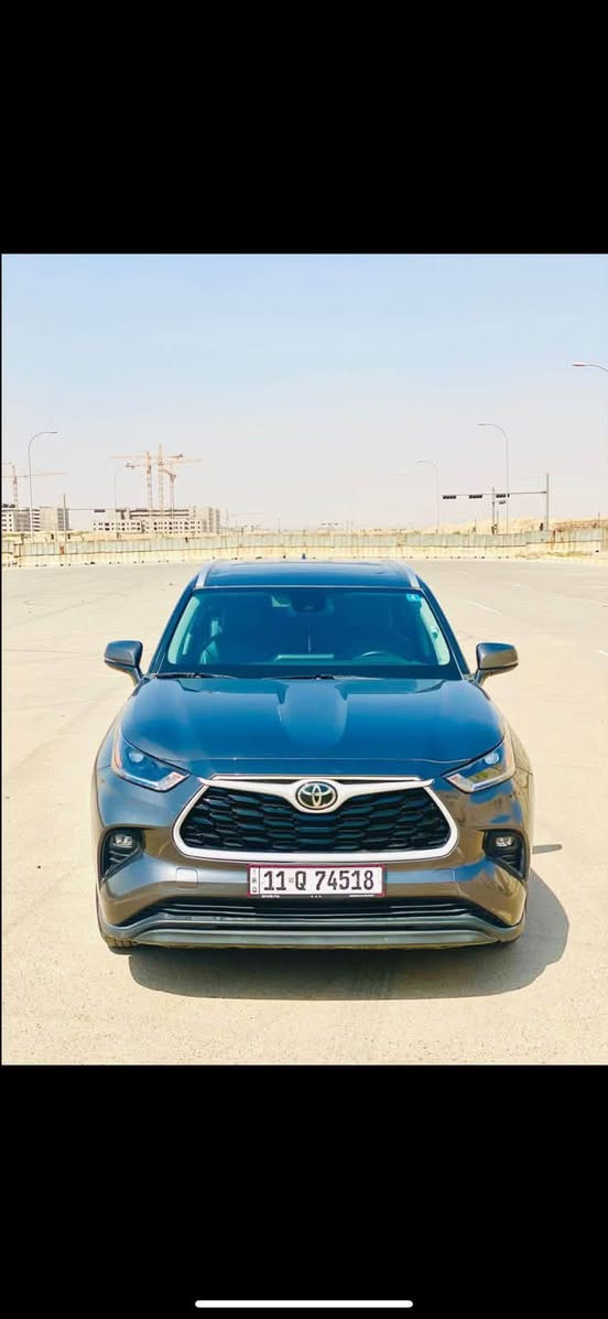 السلام عليكم
هايلندر للبيع 2023 وارد امريكي 
فئة XLE بانزين فقط 
7 راكب 
سياره vip
محرك 2500  
4 سلندر 
ماشيه 18000 مايل 
كشنات كهرباء
كشنات تدفئة 
رادار وتحديد مسار 
فتحات سقف 
تحكم ستيرن جهتين 
صندوق كهرباء
سايد بريك دكمه 
شحن واير ليس 
كشنات جلد 
حادثهة باب سايق فقط 
ايرباك بردة جهة السايق 
مكان السياره بغداد الشعب 
السونر مرفق مع الصور
السعر 310 يعني 3 شدات و10 
رقم الهاتف /***********
