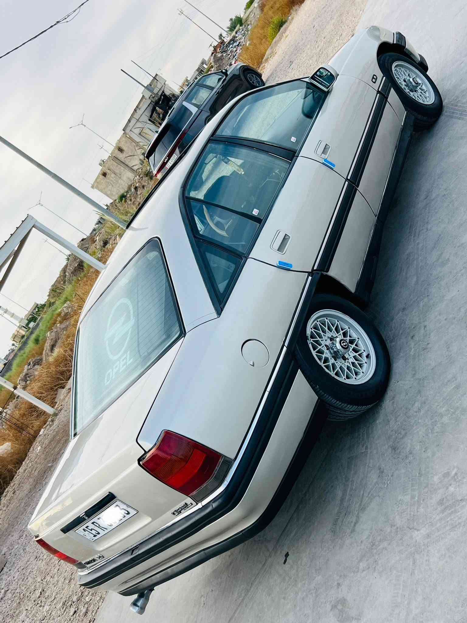 اوميغا ٩٣ • محرك ٢٠٠٠ • تحويل مباشر