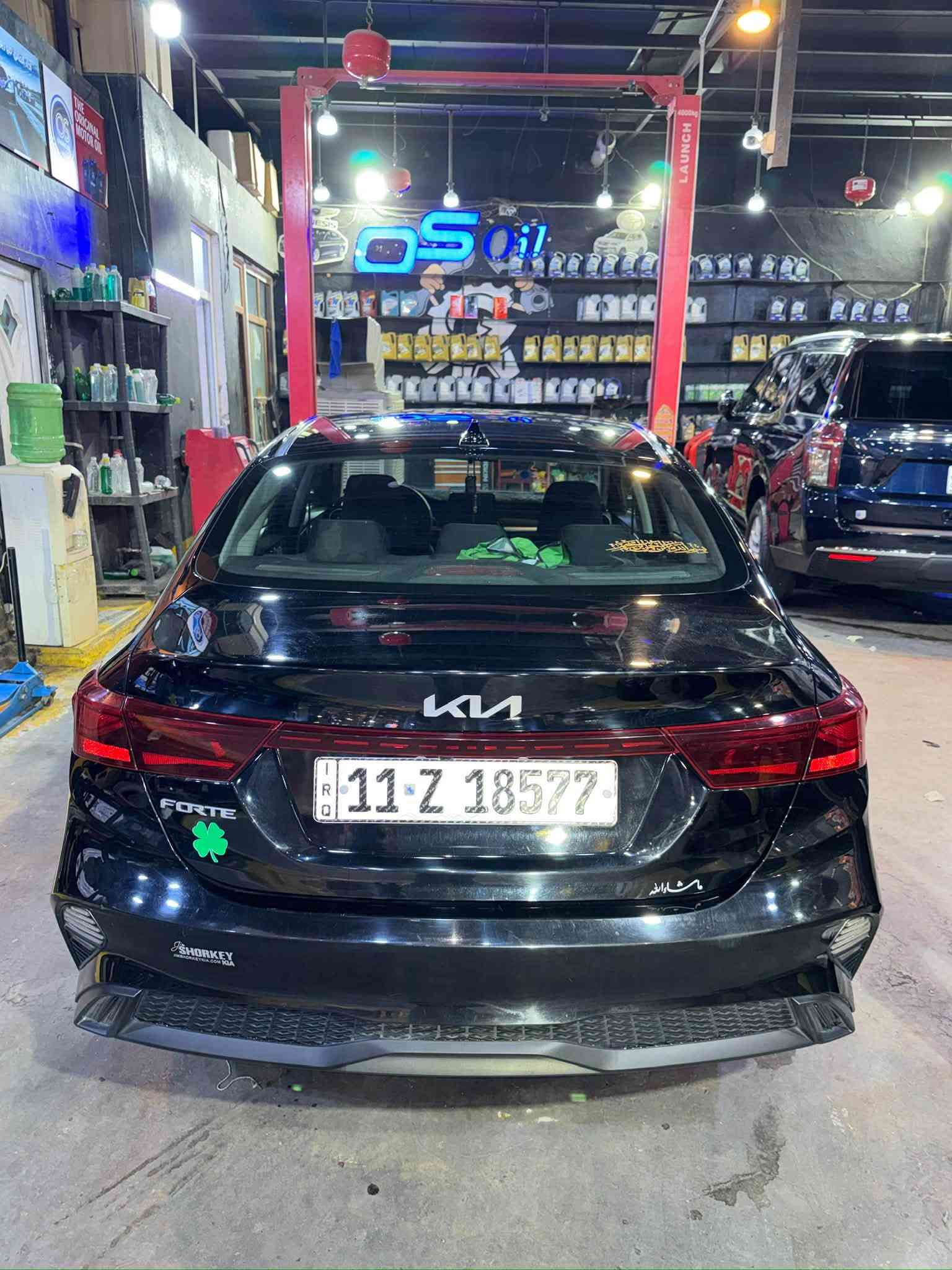السلام عليكم
كيا فورتي موديل 2023 فئة LX
ممشى السيارة 91,500 كيلو متر 57,000 مايل
السعر 130 ورقة مجال بسيط

السيارة حادثها من امريكا بنيد وجاملغ جهة السايق وجهة الراكب 
الحادث موضح بالصور بنيد مبدل ومصبوغ نفس الون وجاملغ السايق مصلح نفسه ومصبوغ وجهة الراكب فقط بارد بدون صبغ وبيها رصعة خفيفة بالباب الي خلف السايق ورصعة بالصندوك
السيارة مكفولة من كل شي عدى المذكور

مواصفات السيارة
ليد زنون 
كار بلاي + اندرويد اوتو ( واير ليس )
كامرة خلفية 
رادار امامي 
ويل كب
حساس اطارات
حساس الخروج عن المسار
مثبت سرعة 
شاشة عدادات دجتل
مرايات كهربائية 
كير cvt 8 سرعات 
محرك 2,000 دوش
كير ومحرك مكفول بحالة الوكالة

للتواصل (***********)
