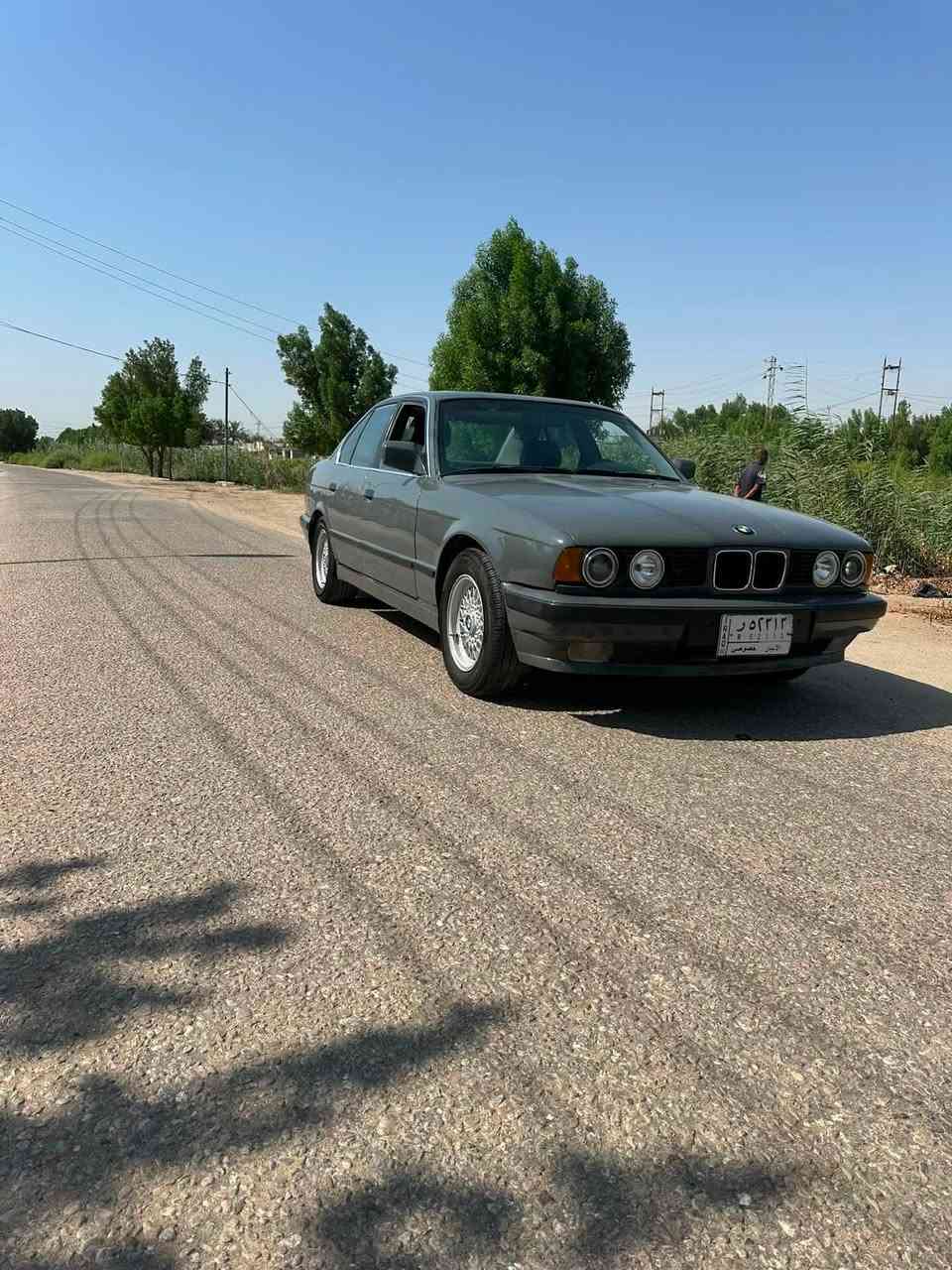 بي ام دبليو 525 مسكر عدل معمره جديد داخل وخارج كير ومكينه جدد تخم تاير جديد دبل ايرباك  السياره كامله مابيه نقص غير بس تبريد السعر 45 وبيه مجال ***********
