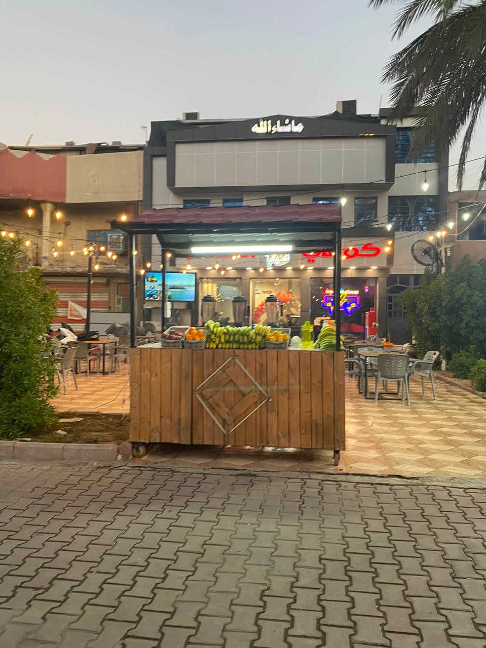 عربانه للبيع للعصير ولبلبي وباكله كامله هيه والخلاطات وبيه غراض 
طخماخ 
الجلده مال الثلج 
فلينه للثلج 
خلاطات ٣ 
نواعم بيه هواي
_ مفتوحه من النص والستان مال الجدر مال البلبي بيه 
 باقي التفاصيل اول تعليق 
السعرررر ٦٥٠ الف وبيه مجال بسيط حك الجيه 
الرقم ***********
العنوان الخطيب مقابيل حي الجوادين قرب مطعم الخطيب
