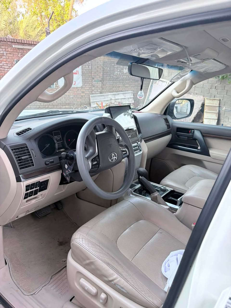 لاندكروز 2019 gxr 
v6 4000cc 
(السيارة ساز) ام الدعاء القفلة مال لاندكروز 
السيارة مكفولة من الصبغ عدا مكانات بارد 

ممشى السيارة 110 الف كبلومتر قابل للزيادة 

490 وبيها مجال للشاري 

رقم الهاتف : ***********
