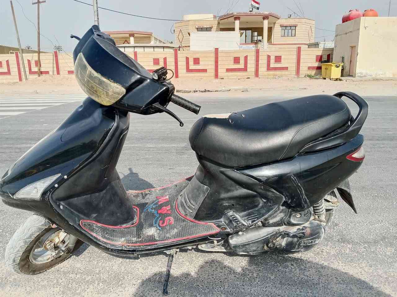 السلام عليكم
فراشة للبيع محرك حاوية ما مفتوح نگرة سلف دبلات وكهربائيات كلشي بيها شغال دراجة ما عايزة برغي  كفرات بلادي ختم شركه دراجه نضيفه بس عوزها غسل
 السعر 350 ومجالها بسيط مكاني النجف الحيدريه
التواصل واتساب ***********
