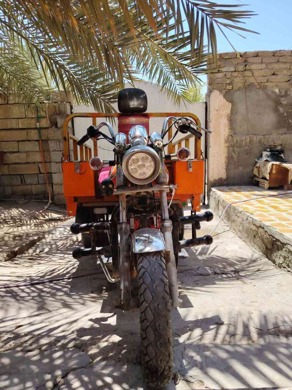 السلام عليكم ستوته mtrنضيفه أوراق مديل16 كهربائيات كلها شغاله سلف محرك نضيف *********** مليون و300 بيها مجال
