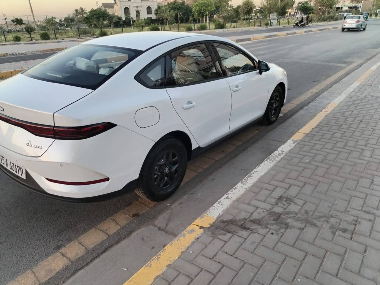 سلام عليكم
🚘 الموديل: BYD Qin

📅 سنة الصنع: 2025 

⚡ النوع: هايبرد / DM-i

🎨 اللون: أبيض

🪑 داخلية: جلد أبيض

📍 السيارة كلين نظيفة ومرتبة من الداخل والخارج

✨ شاشه وسط + كاميرا + مواصفات كاملة

🛞 تايرات وجنطات بحالة جيدة

🔑 استخدام شخصي، جاهزة للفحص والتجربة

رقم الهاتف

***********

***********
