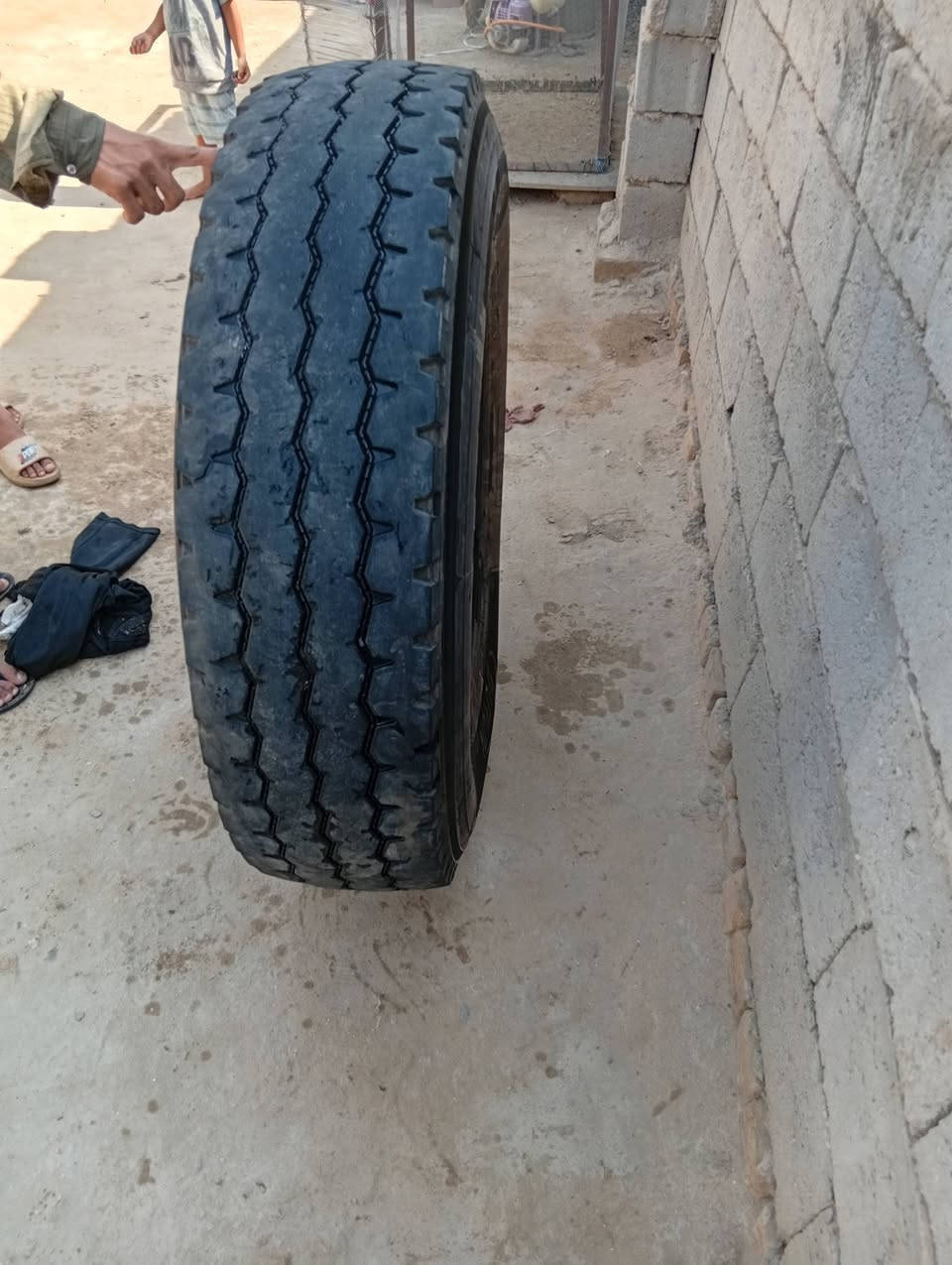 تايل للبيع نص عمر نضيف حجم 1220 
مكان نجف مشخاب ***********
