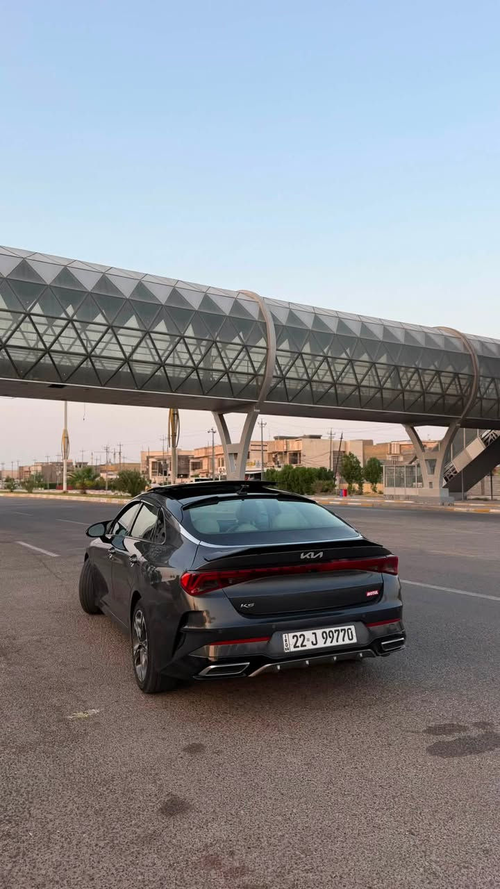 السلام عليكم حبايب 🩶
🚘 للبيع كيا K5 EX موديل 2022 فول مواصفات، اللون النفطي، وارد أمريكي، سيارة نظيفة جداً، جاهزه ومناقصها اي شي 

✨ المواصفات:

* محرك 1.6 Turbo GDI.
* جير أوتوماتيك 8 سرعات.
* 4 أوضاع قيادة: Smart - Custom - Sport - Normal
* قيادة شبه ذاتية (Lane Following Assist).
* مثبت سرعة ذكي (Smart Cruise Control).
* تحذير الخروج عن المسار مع تصحيح المسار.
* بريك طوارئ تلقائي (Automatic Emergency Braking).
* نظام الثبات الإلكتروني (ESC).
* نظام مانع الانزلاق (Traction Control).
* مراقبة النقطة العمياء (Blind Spot Monitoring)
* كاميرات 360°
* كاميرا خلفية مع حساسات أمامية وخلفية.
* شاشة كبيرة تدعم Apple CarPlay وAndroid Auto.
* نظام صوت BOSE الأصلي.
* تشغيل بصمة وبصمة أبواب (Smart Key).
* تشغيل عن بعد.
* مرايا شفط وقلاب كهربائية.
* فتحة سقف بانوراما.
* مقاعد جلد باللون الأبيض.
* مقاعد أمامية كهربائية.
* تبريد وتدفئة للمقاعد الأمامية.
* تدفئة المقود.
* ميموري (Memory Seat) لمقعد السائق.
* شاحن لاسلكي.
* مكيف أوتوماتيك دبل زون.
* إنارة LED أمامية وخلفية.
* حساسات إنارة أوتوماتيكية.
* Auto Hold.
* فرامل يد إلكترونية (EPB).
* الدشبول صاجي 

📌 العداد: 69 ألف Mile.
📌 الحادث: صندوق فقط، وصور الحادث موجودة ضمن الصور 
📌 السيارة بدون إيرباك، بدون لغود، بدون شواصي، وبجم كبس 
📌 رقم أربيل حره بأسمي تحويل ثاني يوم سنويه

💰 السعر المطلوب: 190 ورقة، وبيها مجال للطيبين 

📍 الموقع: الفلوجة

📞 للتواصل: خاص أو على الرقم ***********
