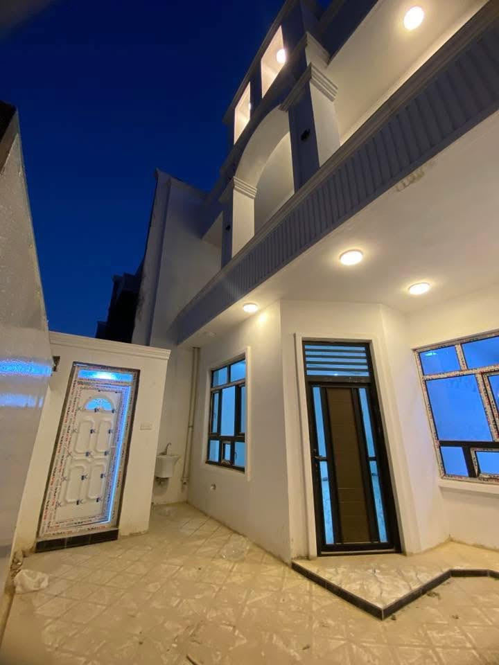 السلام عليكم(108مليون💰)وبيه مجال للشراي 👋🏾👋🏾
للبيع دار في تكريت الديوم بدايه حي التصنيع ثالث فرع من شارع 60 الرئيسي مساحته الكليه 150متر الوجه✔️
7.5متر والنزال 20متر شارعه 12م وصدته على بغداد🏠موقعه جداً مميز بنص السكن والبناء خدمات مي وكهرباء غرف نوم 4 وأستقبال وصالتين ومطبخ و3 صحيات✔️ سعره مناسب وبيه مجال ويا صاحبه مباشر وجه لوجه✍🏾 للأستفسار أكثر مراسله الخاص أو مراسله الواتساب📲
أو الاتصال مباشر وحياكم الله ***********📞
