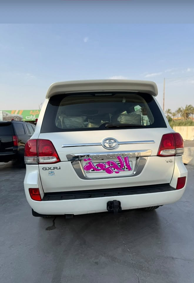 سلام عليكم لاندكروز ٢٠١١ ستينيه
مواصفات لاندكروز معروفه 

٣ قطع تبريد 

تشغيل بصمه 

شاشه اندروايد

حساسات امامي خلفي 

كامره خلفي 

كشنات سياره كهربائي 

مريئ شفط 

فتحه سقف

تخم اطارات 

وبعد هواي موصفات 

ثلاجه 

مكفوله كفاله عامه ماعدا بارد قليل موظح في السونار

متوجد ماسنجر 

سياره بسمي

مكان كوت واسط مركز مدينه

سعر 310$ وبيها مجال

رقم ***********
