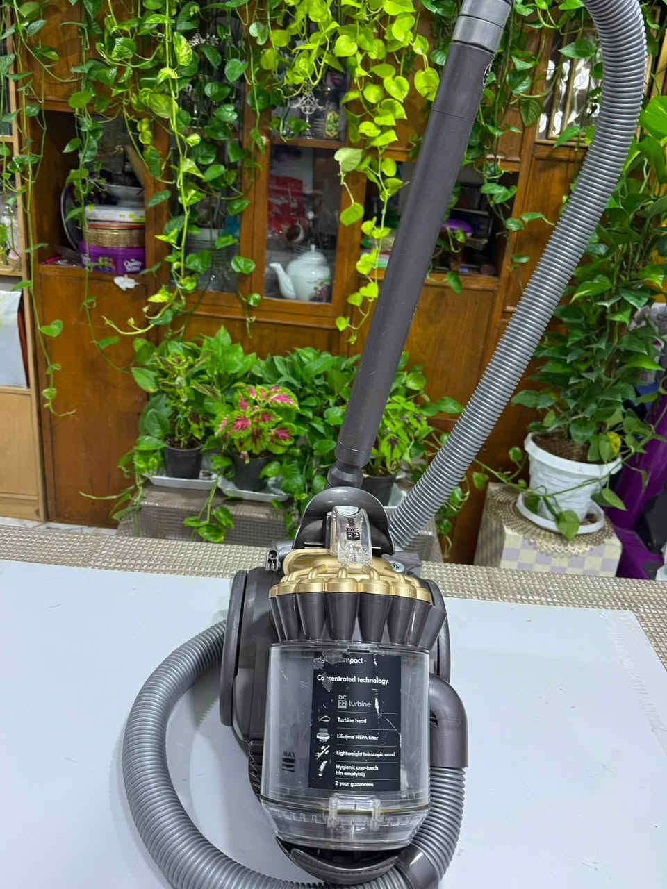 السلام عليكم 

مكانيس كهربائيه ماركة dyson الغنية عن التعريف 
بالة اوربيه المكانيس شغاله ونضيفه لاكن تباع فحم بسس وجود بعض النقوص  كما موضح بالفديوهات داخل المنشورر 

العنوان : البصرة … يوجد توصيل 

الهاتف : ***********  التواصل واتساب او ماسنجر
