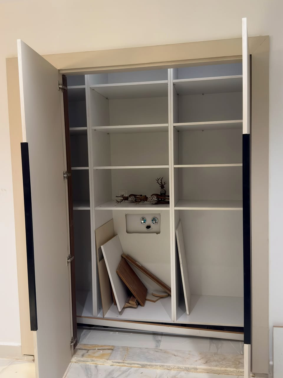 شركة جگر - GcR للديكور 
تصميم و تنفيذ الديكورات الداخليه و المطابخ 🤍
📲 ***********
 انستگرام - gcr.decor
📍 بغداد- الكراده - شارع السدة - قرب مطعم عيون بغداد 
https://www.instagram.com/gcr.decor?igsh=MXFnaGM2Mm96bnl5OQ%3D%3D&utm_source=qr
