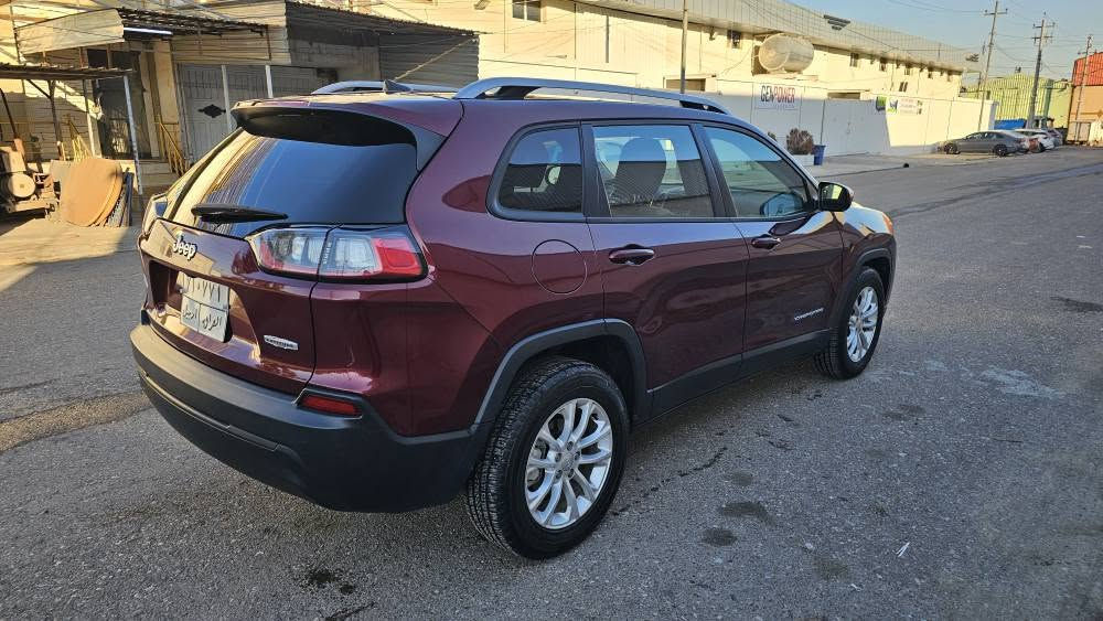 🚙 جيب شيروكي 
✨️ مودیل٢٠٢٠
✔بدون صبغ ️كلين بدون ارباك او داخلى 👍
↔️٧٨امايل ماشى
🪪سنوية جديد بأسمى
غرامة مليون و ارجع بعد المعامله 
💰سعر133💲
🏫مكان اربيل
📞 ***********واتس أربيل, العراق
