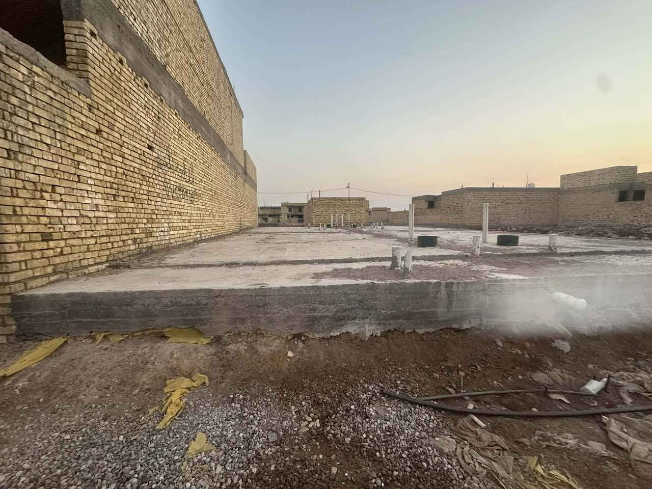السلام عليكم
رفته للبيع في حي الخضراء مقابيل المعارض 
المساحه 250 متر مربع 
تباع كلها او نصفها 125
مقابيل البيع المباشر 
للاستفسار اكثر الاتصال
على ‏‪***********‬‏
