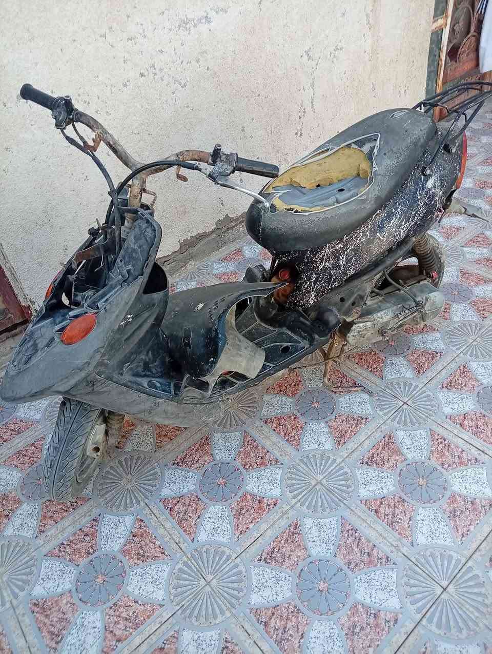 دراجات بيجي للبيع البيضه عوزها كابريته والسوده تجفيت ابيعهن ثنينهن 100الف شلع عنوان الخضر (***********)متواجد واتساب

