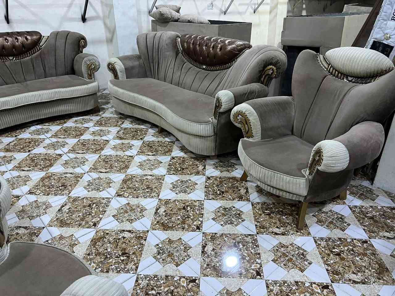 ئةم تاقم قةنةفة توركيية
بؤفرؤشتن بيعيبة تايبةتة 
سةعري زؤرمناسبة ٢٥٠هةزار
ژم***********
شوين كةلار
