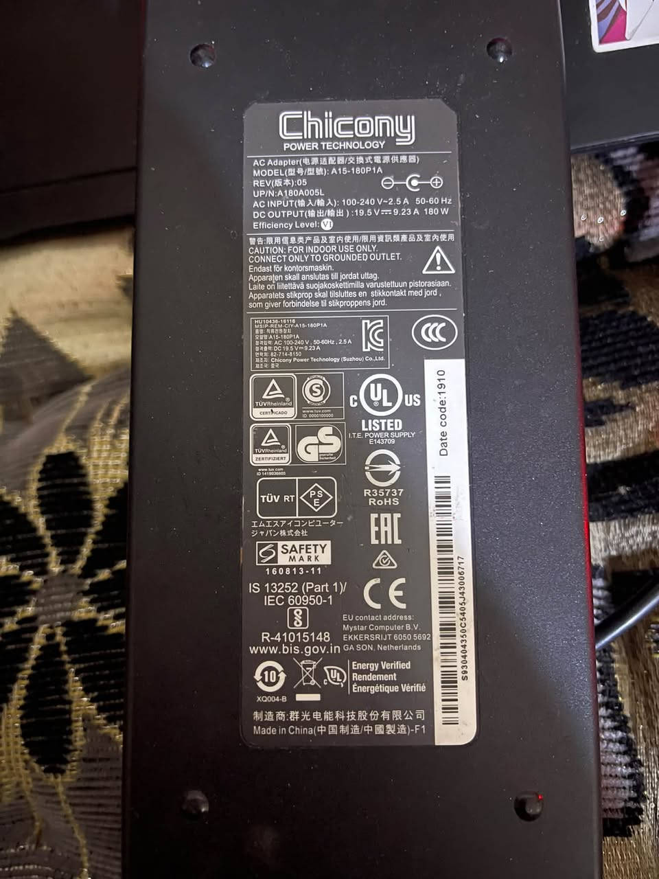للبيع: لابتوب قيمنق MSI GF65 Thin – أداء قوي وشكل أنيق!

بحالة ممتازة وجاهز للاستخدام الفوري، مثالي جداً للألعاب 

الثقيلة (مثل GTA V, FiveM, CS2) ولصنّاع المحتوى والبرامج الهندسية والمونتاج.
المواصفات الفنية:

 المعالج: Intel Core i7 (الجيل التاسع) – أداء سريع وسلس.

كرت الشاشة: NVIDIA GeForce RTX 2060 (6GB) – يشغل

 أقوى الألعاب وأعلى الجرافيكس مع دعم تقنية Ray Tracing.

 الذاكرة العشوائية (RAM): 16 GB – ممتازة للتصفح المفتوح 

والـ Multitasking وتشغيل أكثر من برنامج بنفس الوقت.
 التخزين: 512 GB SSD NVMe – إقلاع سريع جداً للنظام وسرعة فائقة في تحميل الألعاب والملفات.
 الشاشة: 15.6 بوصة ودقة عالية مع ألوان ممتازة.

 الكيبورد: إضاءة حمراء (Red Backlit) مخصصة للألعاب.

 الجهاز نظيف جداً واستخدامه خفيف.
 الحرارة والأداء ممتازان تحت الضغط.
 الشاحن الأصلي متوفر مع الجهاز. 
و الماوس الاصلي متوفر مع الجهاز

للتواصل واتساب (***********) او اتصال (***********)
