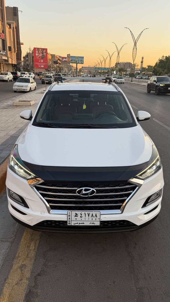 توكسان 2019 خليجي فول مواصفات ماعدا البنورما
السيارة ماشية 123 الف
محرك السيارة 4 سلندر 2000
سيارة كلين بدون ضرر 
الكشنات جلد
المقاعد الامامية  تحكم كهرباء 
السيارة بصمة 
بصمات بالابواب
شاشة لمس
كامرة خلفية
سعره 185 ورقة وبيه مجال

الاستفسار ***********
