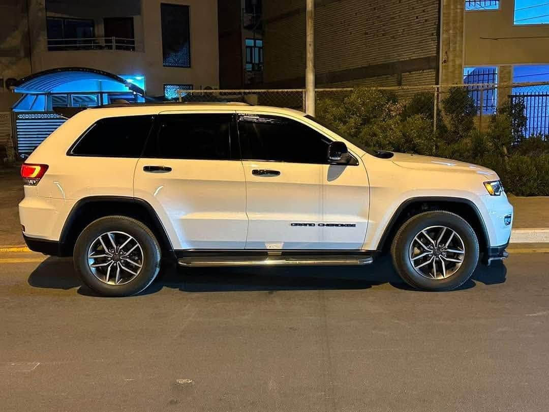 للبيع جيب لاريدو موديل 21ماشيه 70سياره جديده سبير مانازل  ضرر نص من قبق الصندوك وربع الجاملغ الخلفي  راجع بارد مصلحه يم المندلاوي فول مواصفات رقم بغداد ب اسمي ترهم مراوس حسب القناعه للاستفسار  ***********سعر 275وبيه مجال
