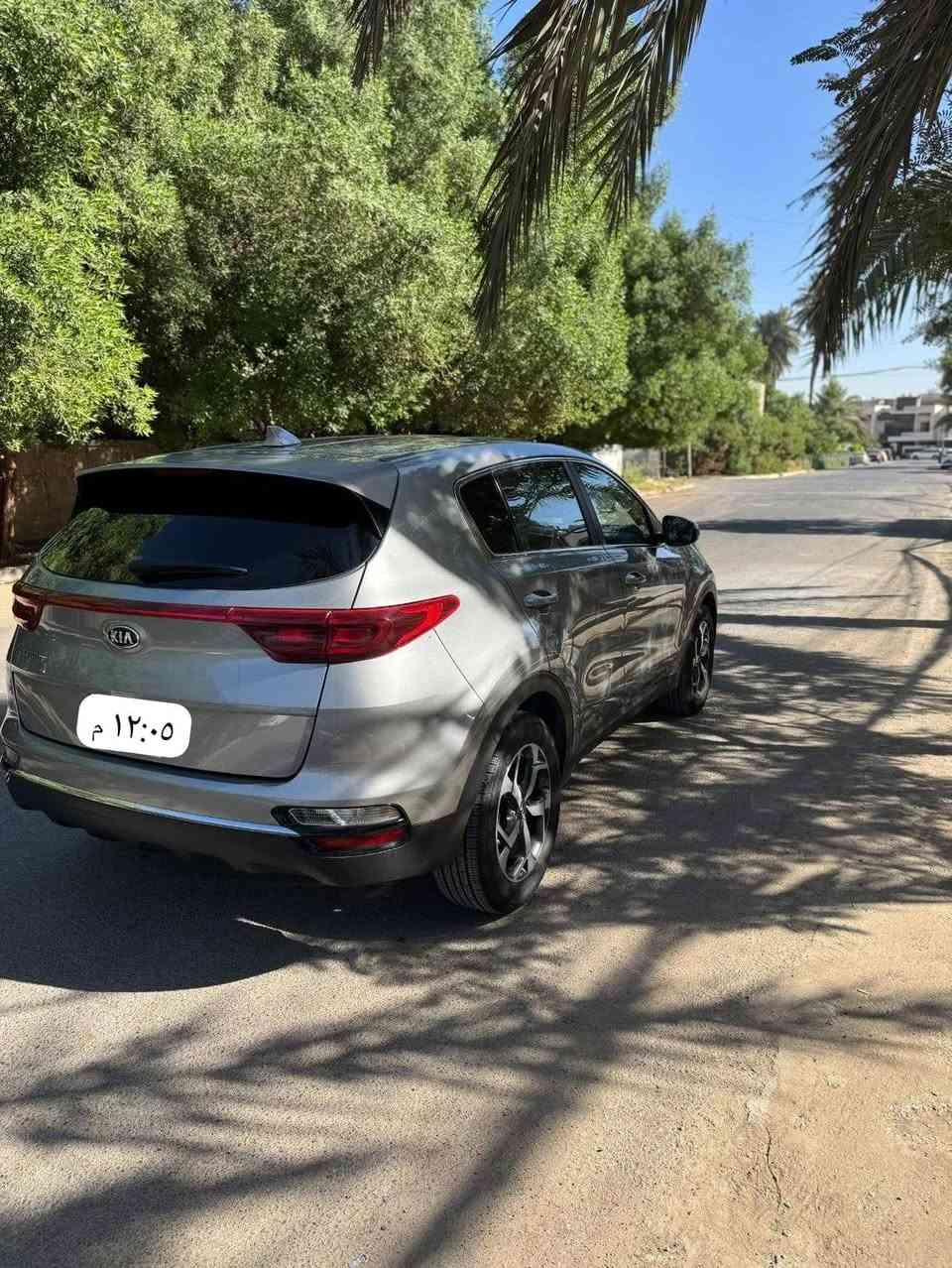 سبورتج وارد امريكي
موديل 2021 

ماشيه ٤٥ ألف 
قطرة صبغ مابيه بارد مابيه 
موجود سونار ويه صور 

ضرر سرقة الإطار الأمامي فقط موضح بالصور 

سياره بسمي سنويه جديده رقم جديد 

سياره صارله سنه يمي مشيت بيه ٤٠٠ ميل فقط بهاي سنه 

واكفه بالباب 

و اي تفاصيل ع سياره اني حاضر 

بخصوص سعر ١٦ ونص معروضه 

هذا رقمي ***********

العنوان بغداد حي القاهرة قرب بانزين خانه

نص مكتوب في الصور:
- ١٢:٠١ م
- ١٢:٠٣ م