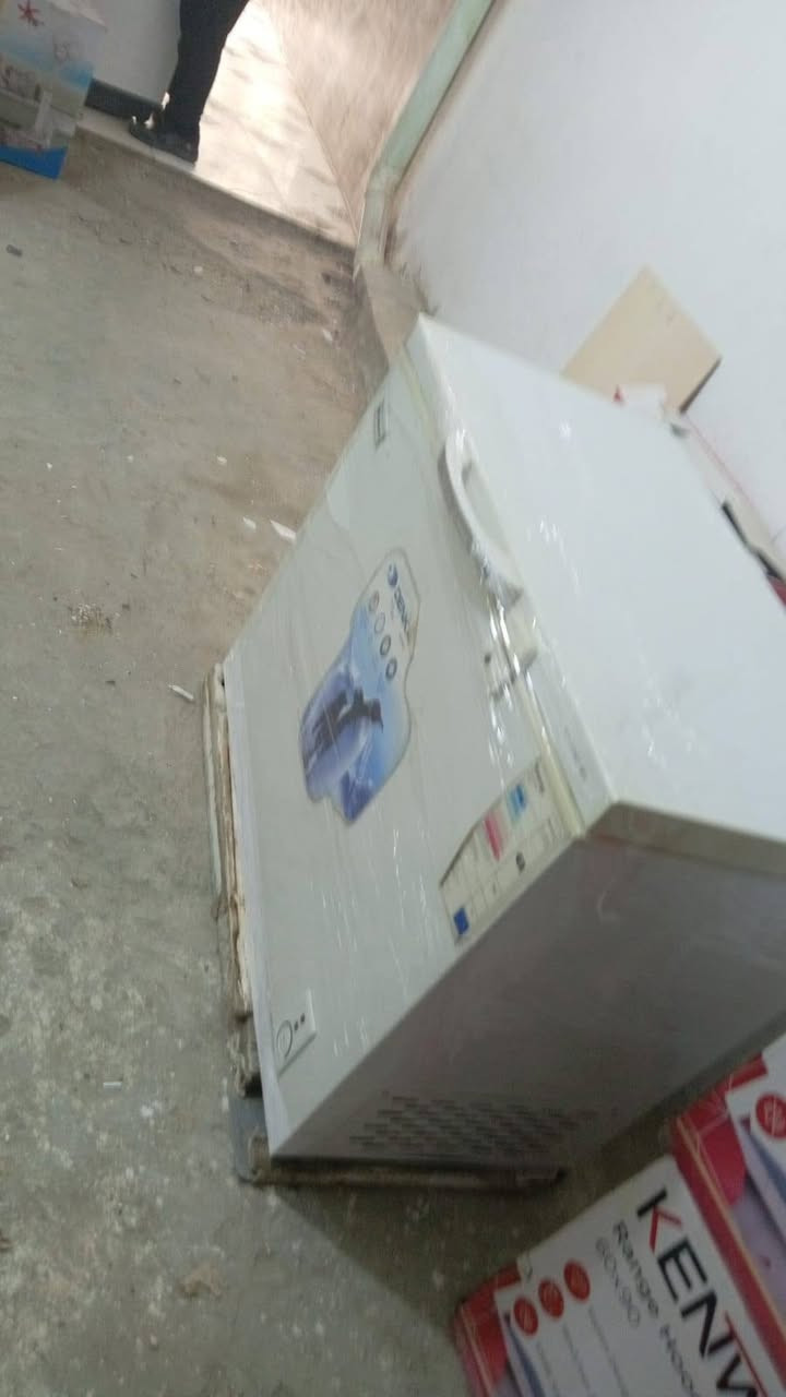 السلام عليكم عندي مجمدات لبيع جنت عارضهن داخل المحل وجاي اصفي بل محل بعدهن جديدات وبيهن ضمان وجوه جملتهن 

واتساب ***********
