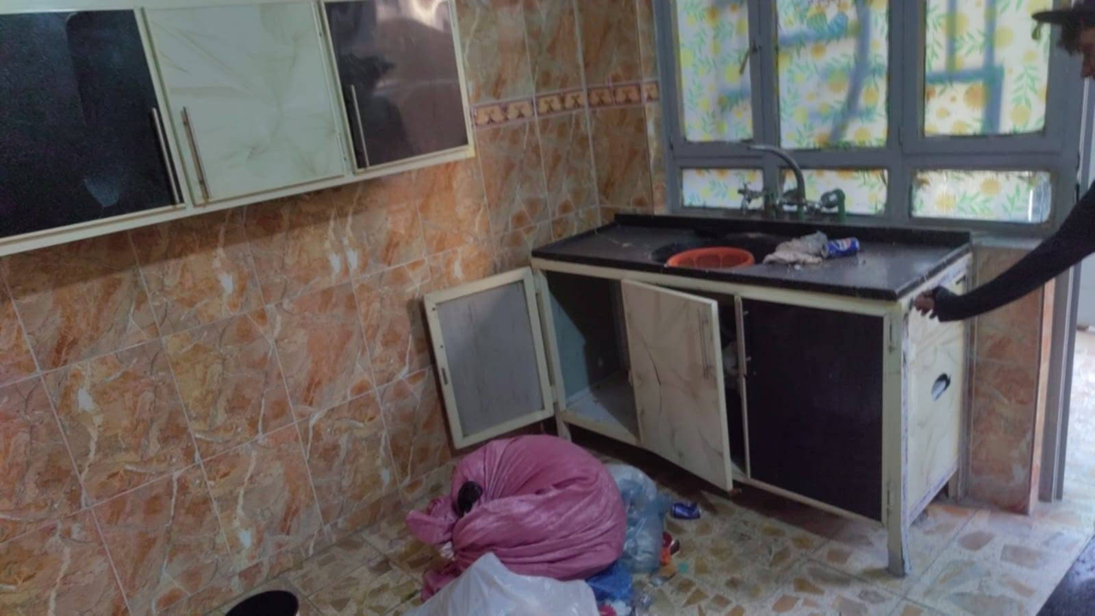 غراض للبيع  طباخ كاونتر وملحق ميز شاشه نص تخم  مرجوحه مكان كريعات كلهن ٢٥٠ الي يريدهم يتصل *********** مكلفه بلنشر
