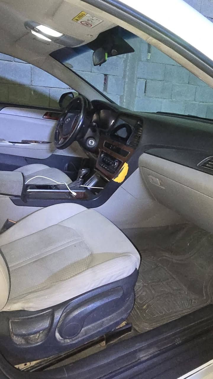 سوناتا 2015 خليجي
رقم اربيل الجديد 
محرك 2400 مكفول 
كير تبريد حداده كفاله 
عدنه صارت ضربه خفيفه بدون ايرباك 
بدلت بنيد نفس الون وصبغ جاملغ 
السياره جاهزه يحتاجلها ترتيب الدواخل فقط 
سونارها موجود ب المنشور 
السعر 125 بيها مجال بسيط 
مكانها بصرة
