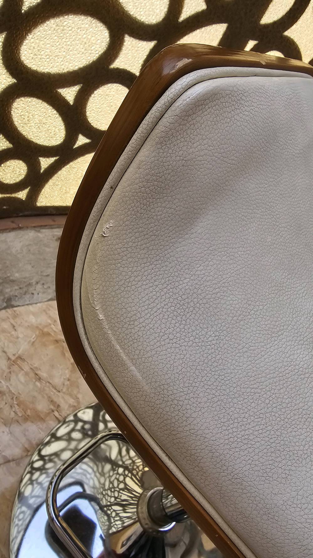 كرسي ستول بار عالي متين نظيف جدا
استعمال (6 اشهر) فقط
سعر الشراء (95 الف) للكرسي الواحد
سعر البيع (50 الف) للكرسي الواحد
الاضرار بسيطة وموضحة بالصور