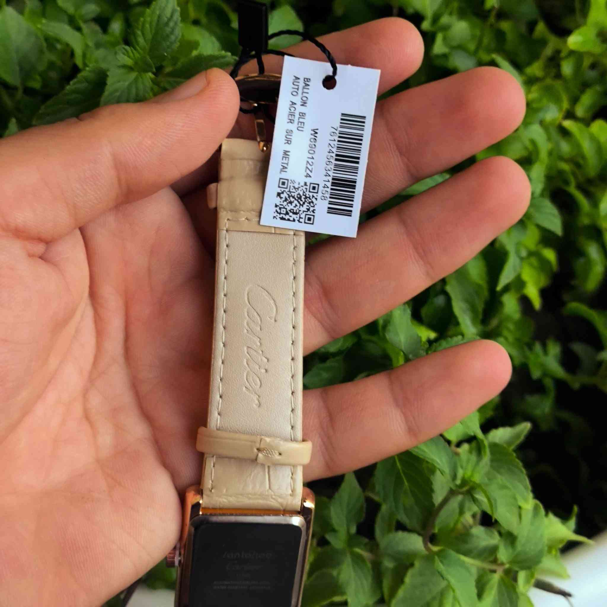 ساعة كلاسيكية بلون بيجي واسود⌚
ساعة كارتير 
خامات التصنيع سل ستيل والسوار جلد مخيط 
المميزات: مقاومة للماء بمدى ١٠٠ متر 
حجز مسبق عليها حتى تدخل قرعة للربح 50 الف — 25 الف 

(ساعة + كارتون + هدية +تدخل سحبه على أربع فائزين كل هذا فقط 10 آلاف دينار )
 يوجد توصيل لجميع محافظات العراق فقط بـ 5 آلاف دينار  

للتواصل :*********** واتساب
