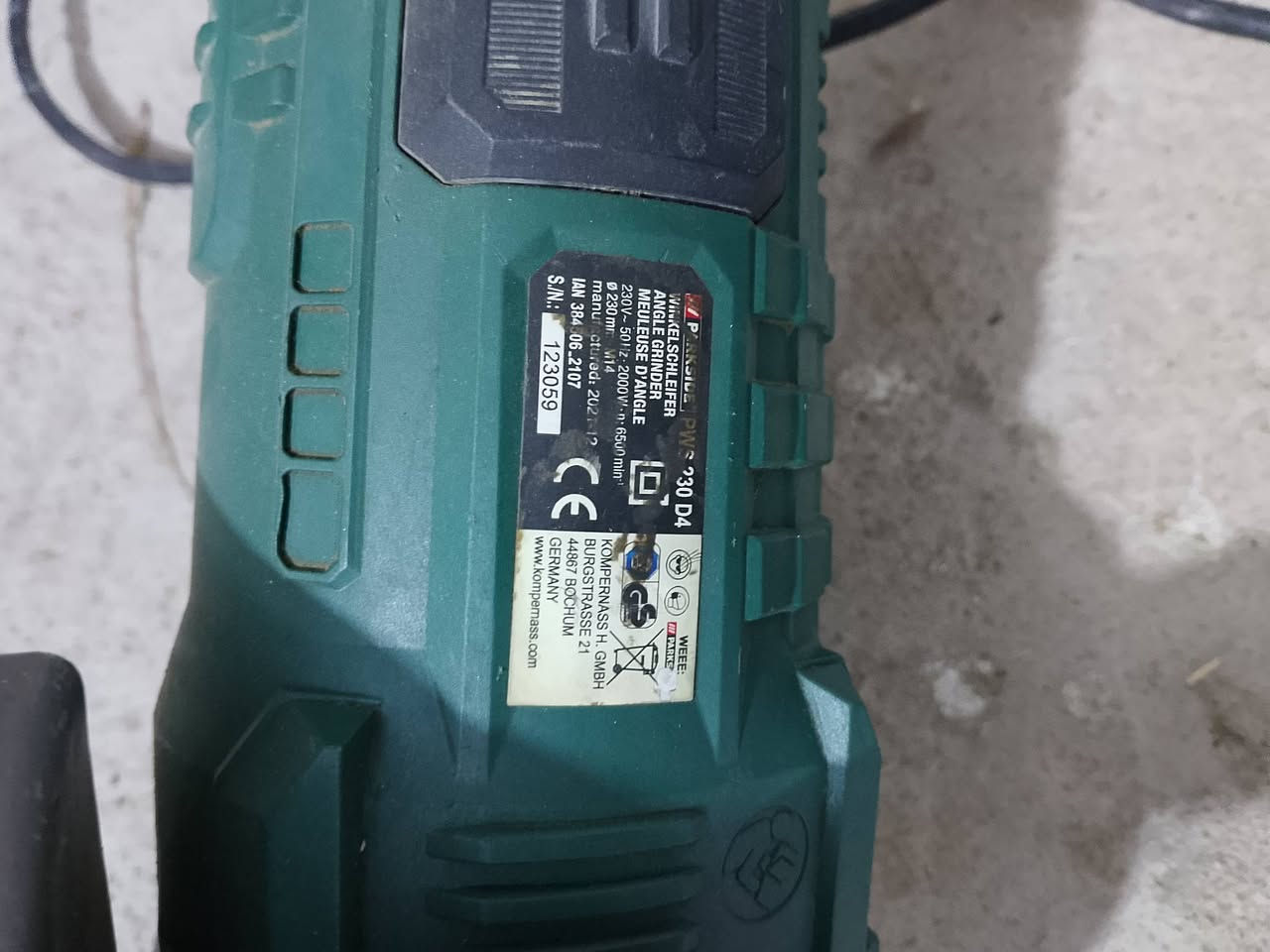 كوسره اصليه شرط
وجديده شرط للبيع السعر 45

حجمها 2000W كبير مستخدمه قليل

اذا اكو مراوس ب كوسره حجم صغير 

عادي *********** 
مكاني البصرة
