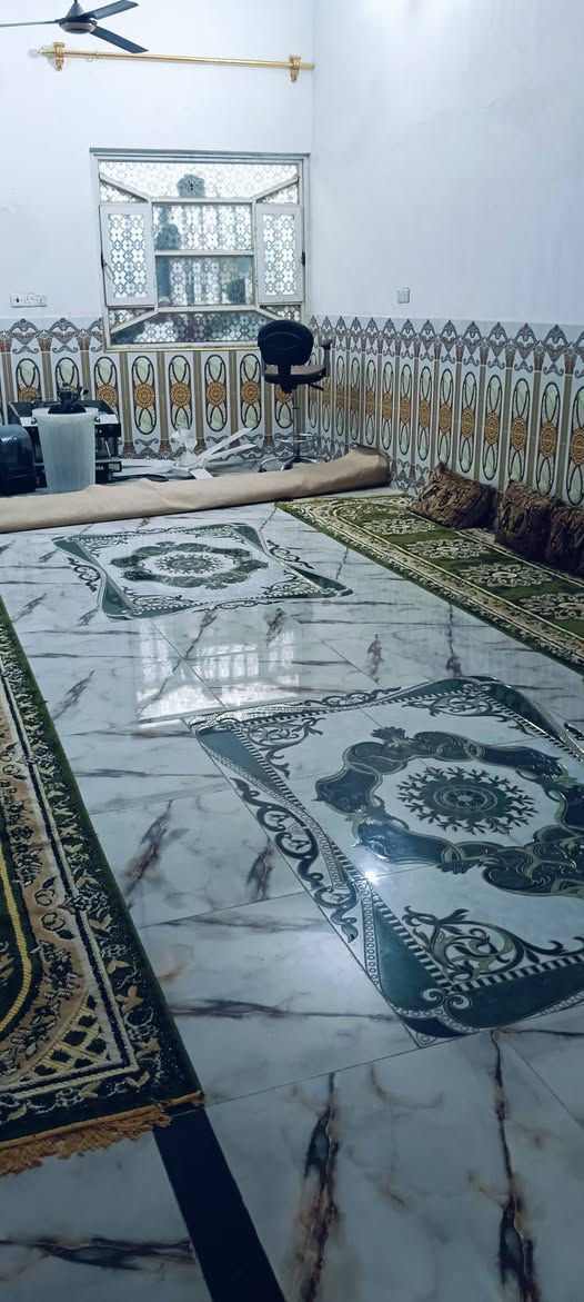 السلام عليكم
@دار للبيع مساحه 400متر 30متر نزال ×13متر وجه

الصخين فرع حسينيه سفينة النجاة

يبعد عن الشارع العام 250متر

خدمات كهرباء+ماء+مولد+مدارس

يتكون :استقبال 10×4

صالتين8.5×3.5متر: الصاله الثانيه6×6متر

مطبخ 5.5×3

غرف 3نضام سويت ثنين منهن5.5×4متر

وحده 5×3.5

مناور عداد 3 +حمامات داخليه

كراج +حديقه 150متر

حمامات خارجيه عداد2

هاتف ***********: 0780653208

نص مكتوب في الصور:
- الدار للبيع المساحة 400 م داخل الفرع للاستفسار *********** ***********
- مدخل بيت
- 2.50×2.50
- مطبخ 5.50×3متر