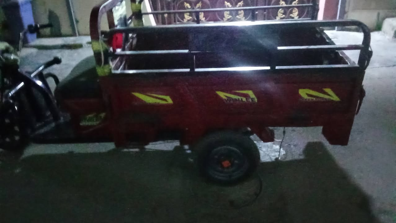 ستوته شحن للبيع عدد البطاريات خمسه السعر 650 وبيها مجال الاتصال على رقم ***********
