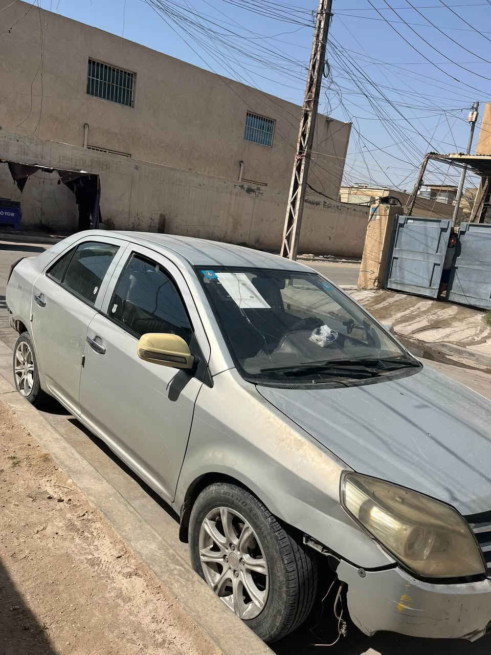 MK ‼️‼️
من رخصه الادمن 
للبيع جيلي ام كي موديل ٢٠١٣ كيرها محركها شغال تبريد عاطل صدرها ٥٠ بالمية شاشة تاب سيارة حلوة بس يرادلها دعاميات السيارة باسمي رقم بغداد باسمي شرط التحويل عنواني الغزالية شارع الضغط السعر ٣٤ وبي مجال للشراي واي شي عندك اتصل وادلل
*********** يوجد واتساب
