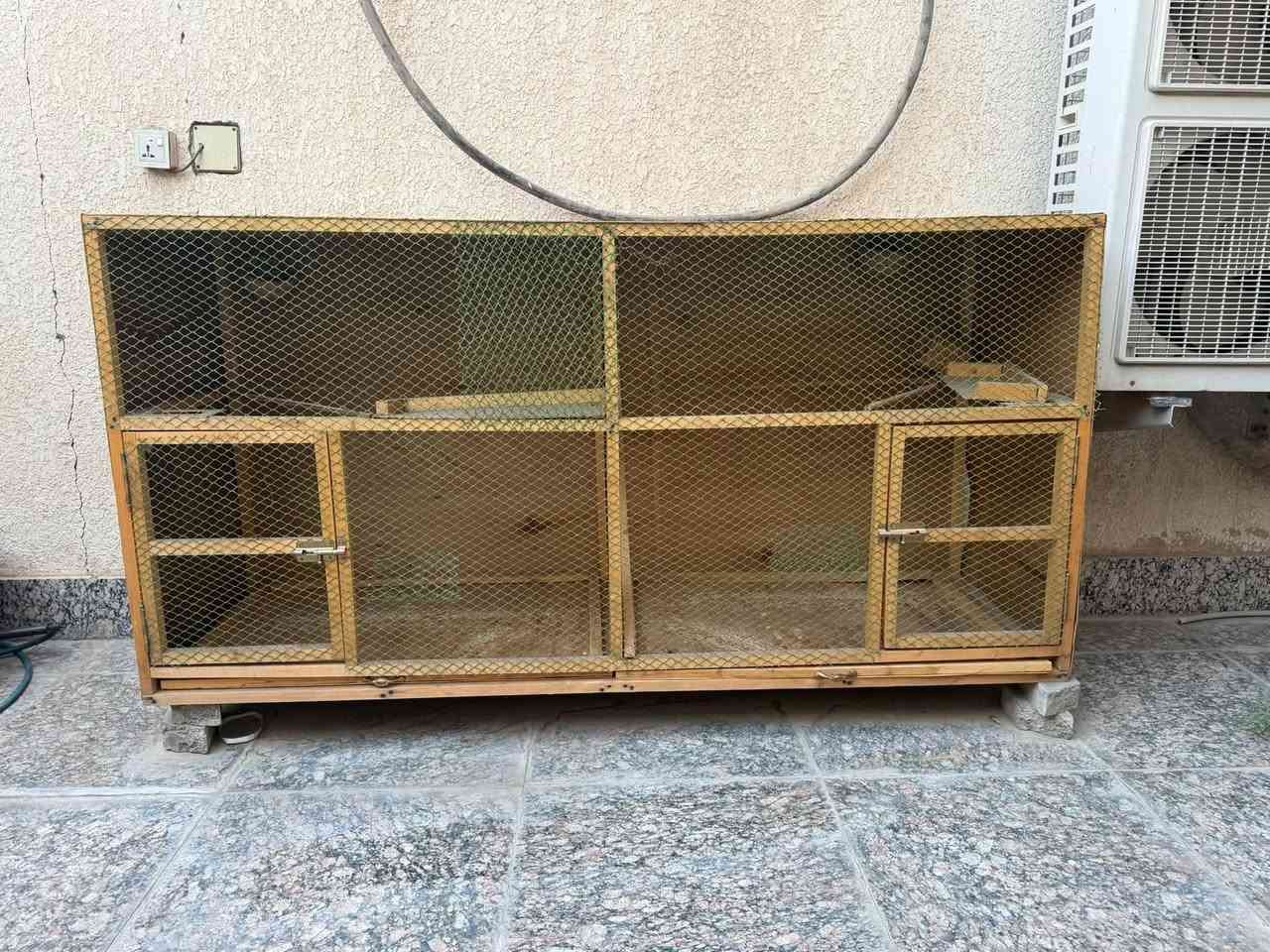 لسلام عليكم قفص للبيع مستخدم شهر واحد العرض 2متر  الطول 1متر قفص جديد  يحتوي على جرارات اسفل القفص لسهوله تنضيف القفص +تكدر تفصله وسوي قفصين 
السعر :70 
للاستفسار الرقم :***********
