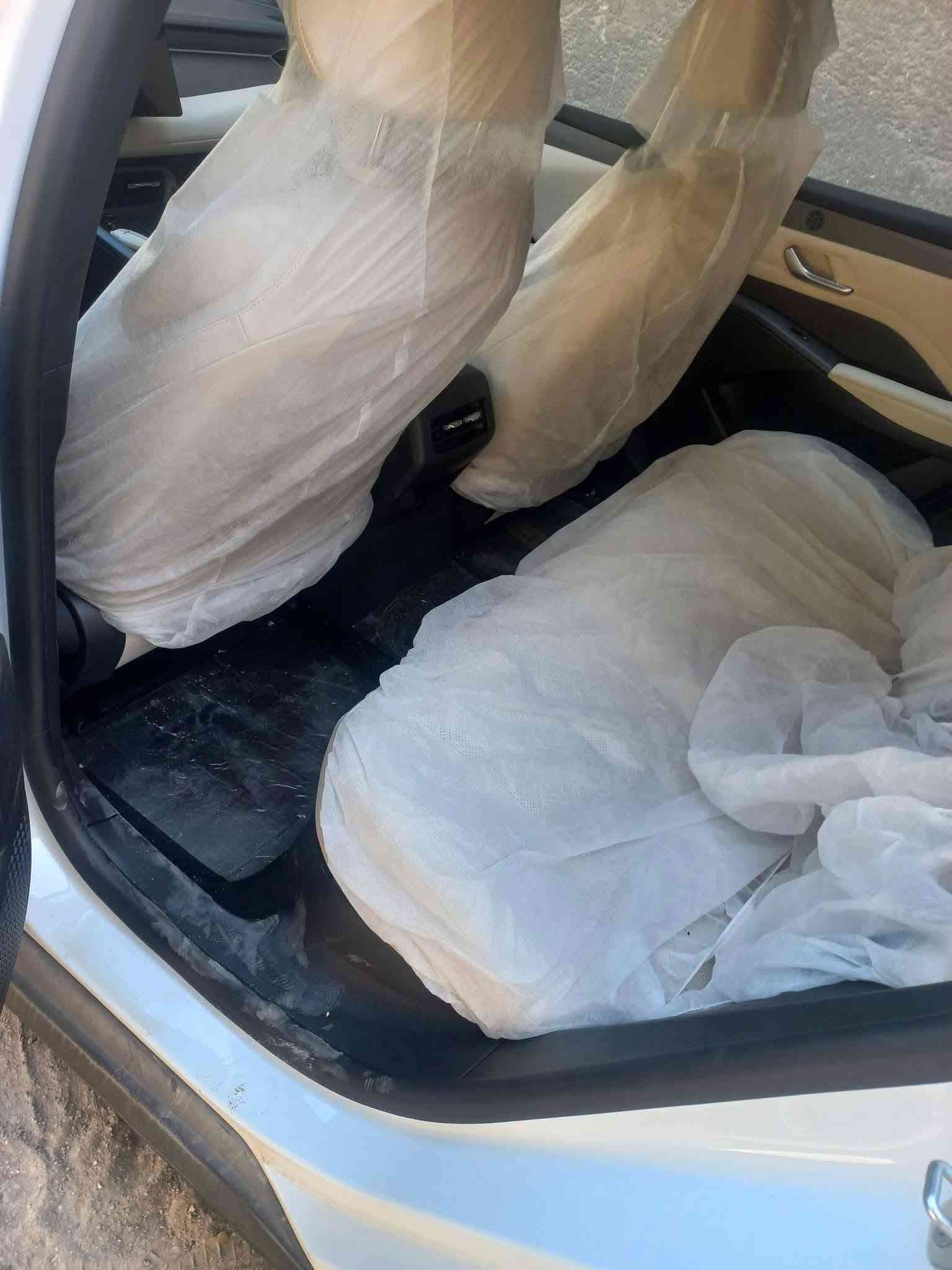 السلام عليكم بي واي دي كن بلاص زيرو زيرو زيرو موديل 25 داخل ابيض مرقم بغداد ومثبت لوحات  مكفوله كفاله  عامه من جكة الابرة  المكان بغداد  حي جامعه ***********

