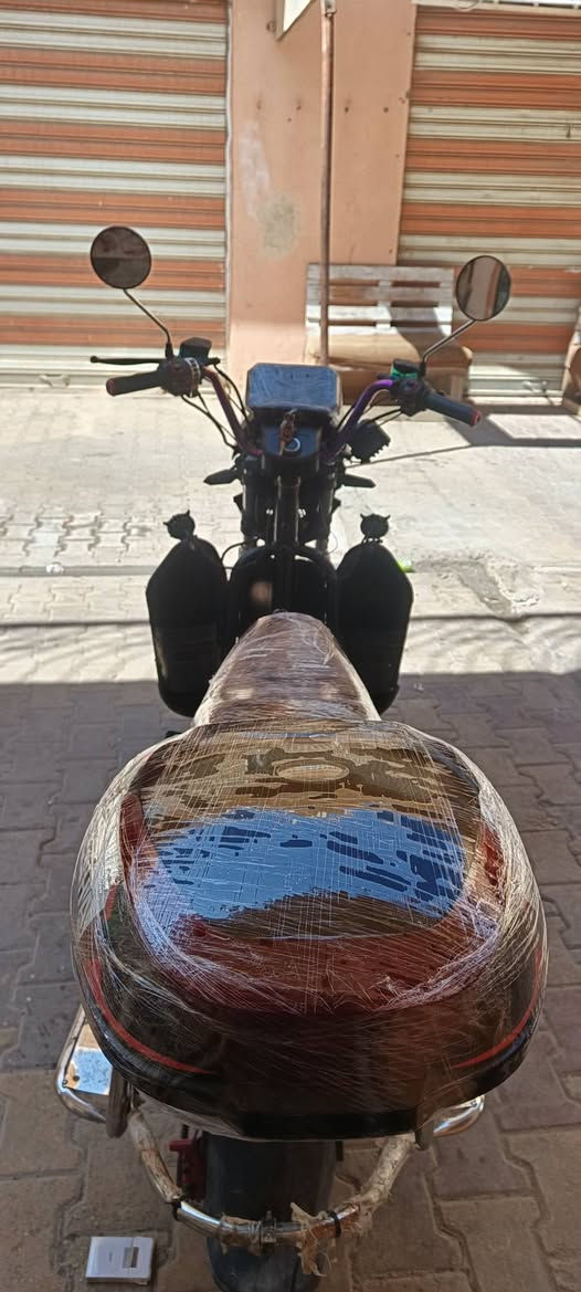 ماطور شحن هيوشه موديل 25 كشر بدون بطاريات يرادله ترتيبات بسيطه السعر 260 وبي مجال *********** المكان كبيسه
