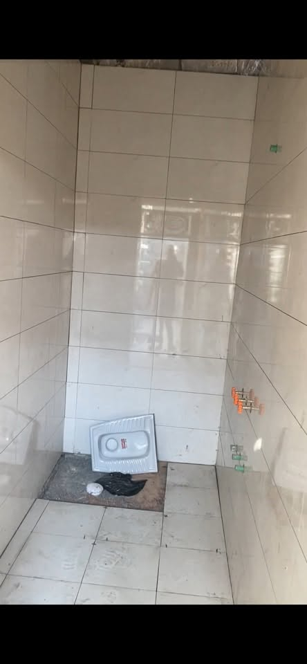 بيت 125 متر 
طابو زاعي سند 25 
غرفه + صاله + مطبخ + حمام
كلشي بي كامل 
النقص بس بياض 
العنوان الحضاره خلف مديره المخدرات شارع عرضه 12 متر 
السعر 20 

‭***********‬
